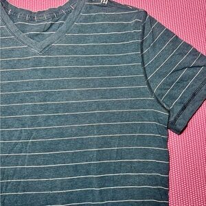 Lululemon Men's  V-Neck Shirt - Blue